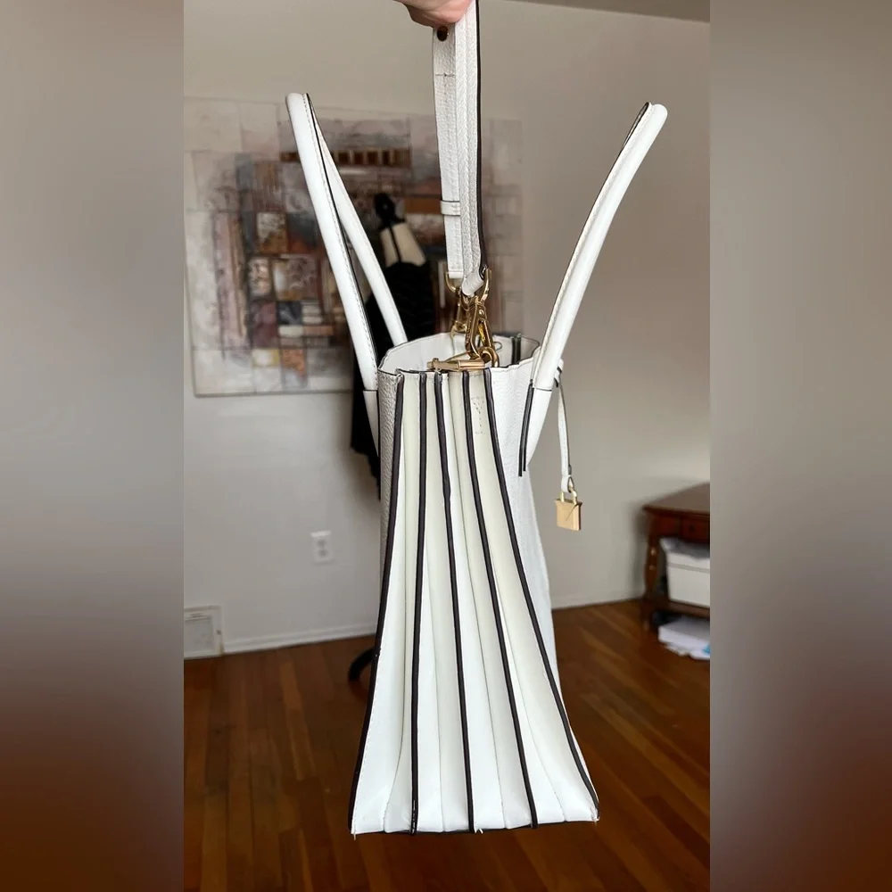 Michael Kors white pebbled leather (EUC) accordion tote- purse - Picture 7 of 17